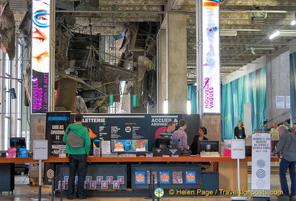 Palais de Tokyo information desk